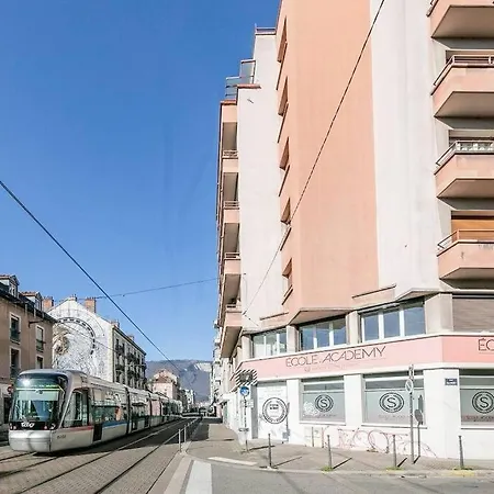 Proche Gare Et Gem: Equipe,wifi Fibre, Balcon شقة